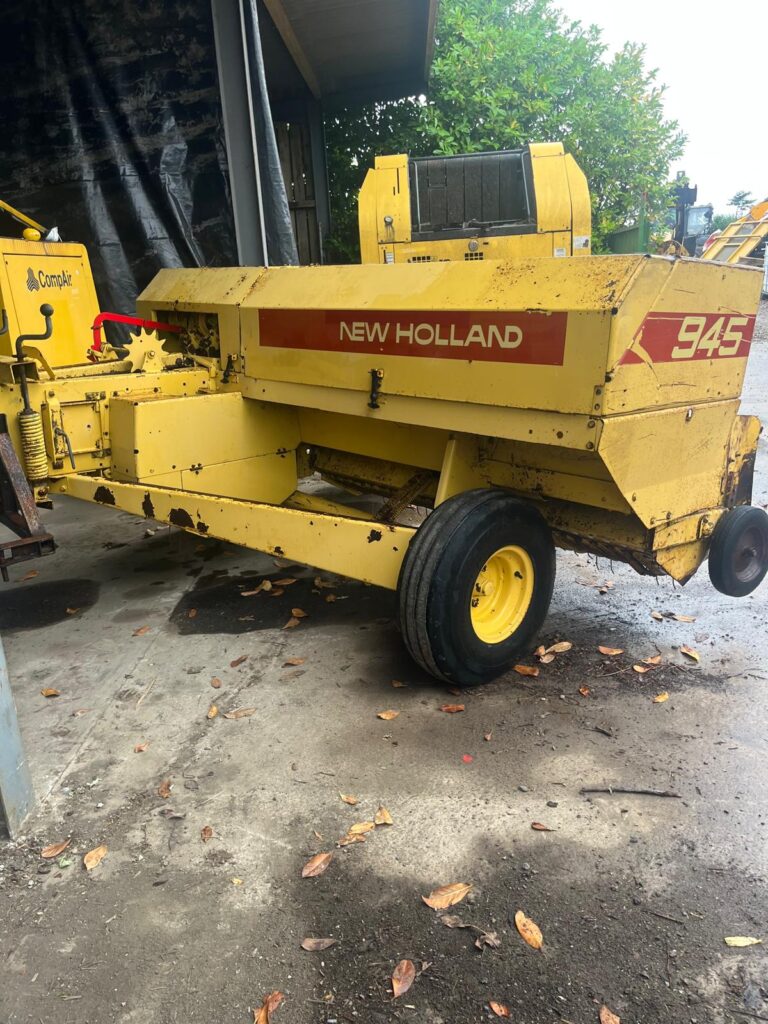 NEW HOLLAND 945 CONVENTIONAL BALER