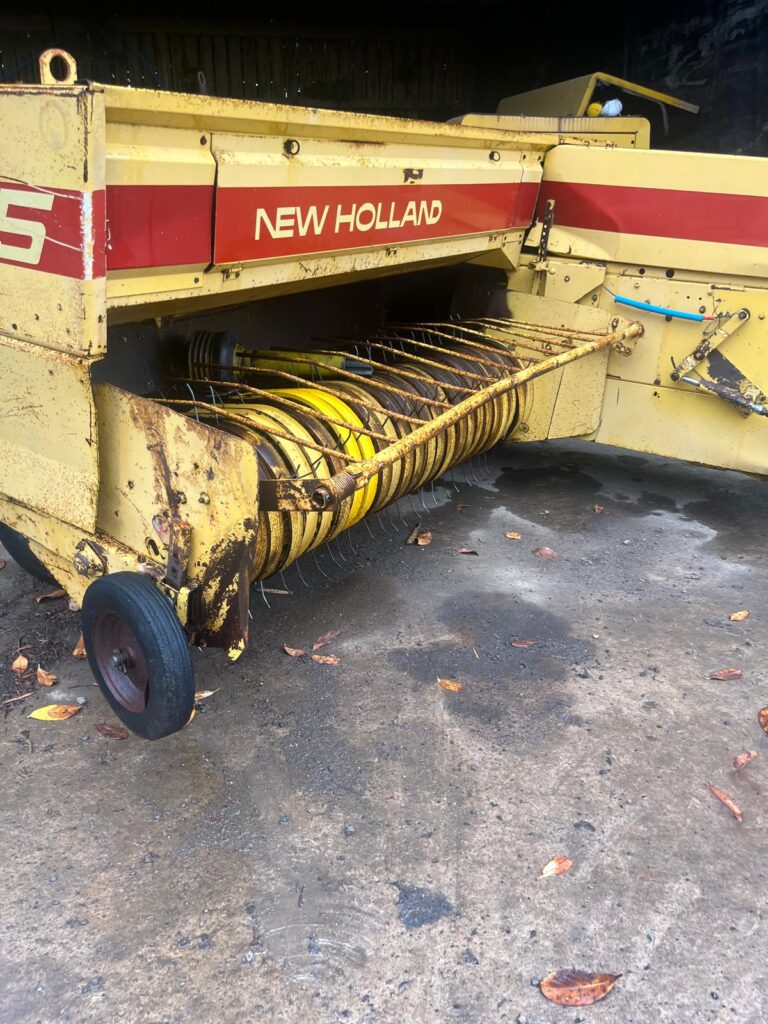 NEW HOLLAND 945 CONVENTIONAL BALER