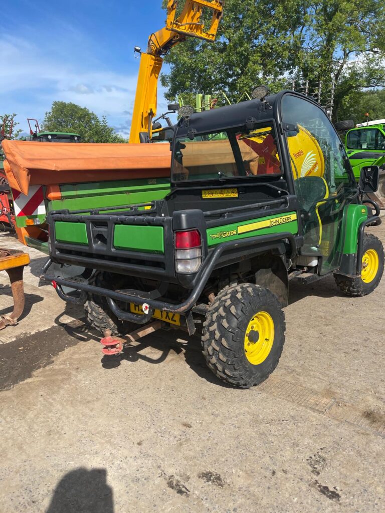 JOHN DEERE 855D GATOR