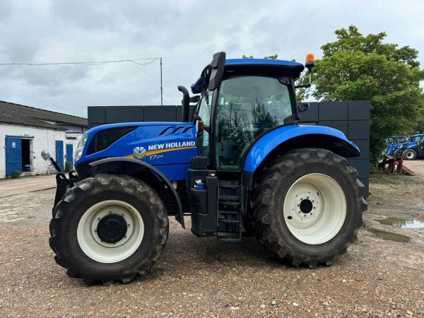 NEW HOLLAND T7.210