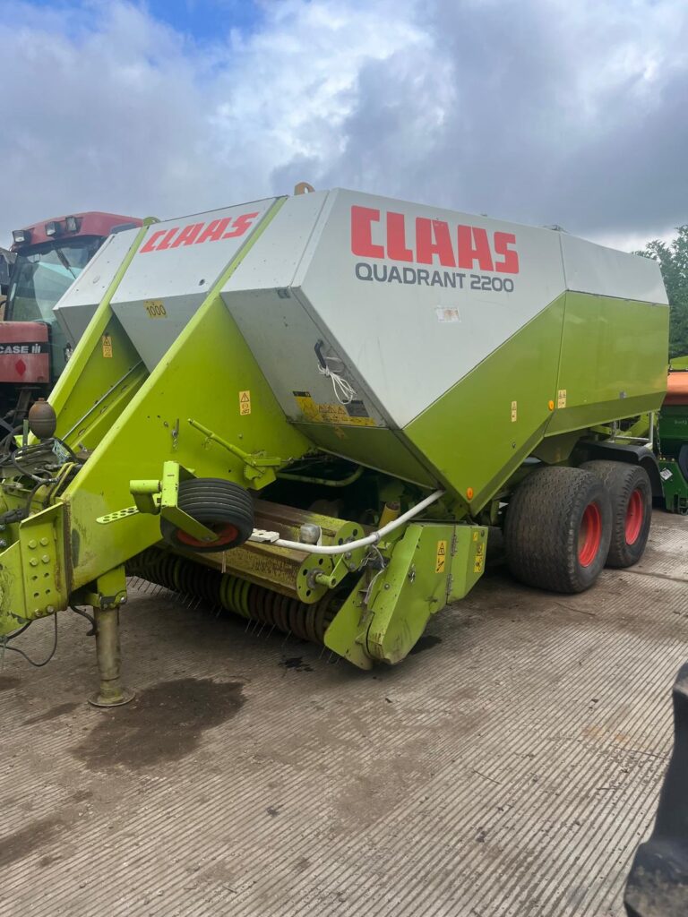 CLAAS QUADRANT 2200 TANDEM AXLE BALER