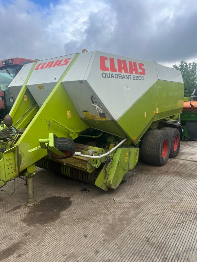 CLAAS QUADRANT 2200 TANDEM AXLE BALER