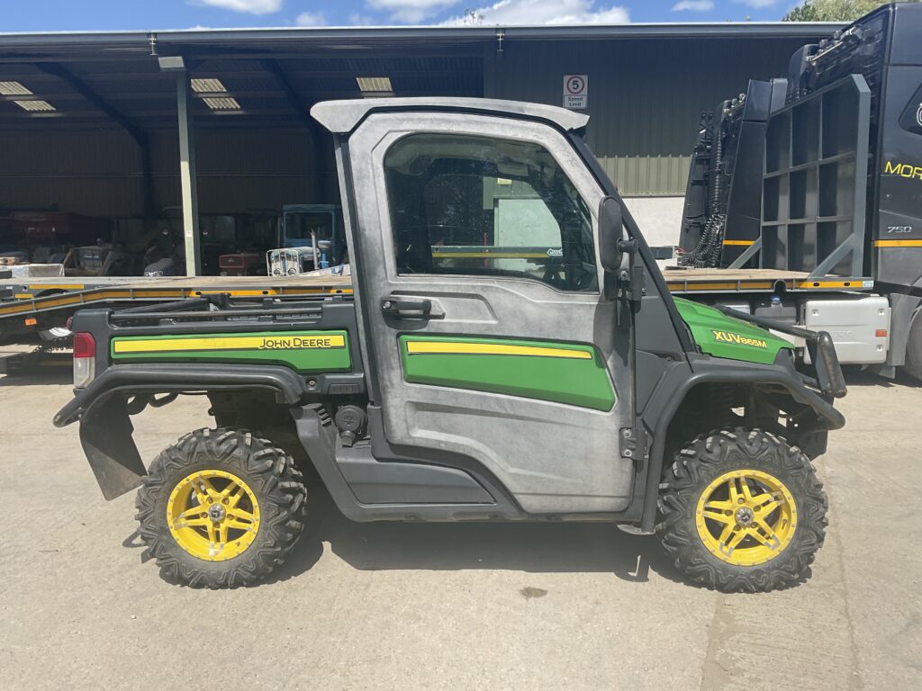 JOHN DEERE XUV865 M