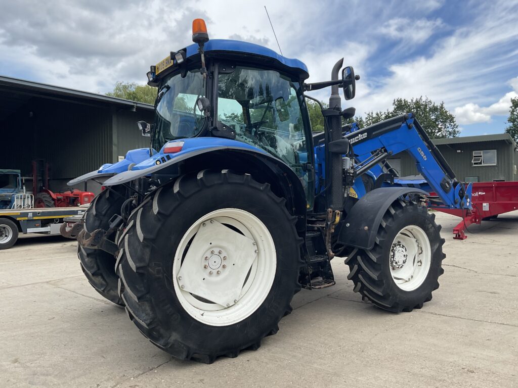 NEW HOLLAND T6020