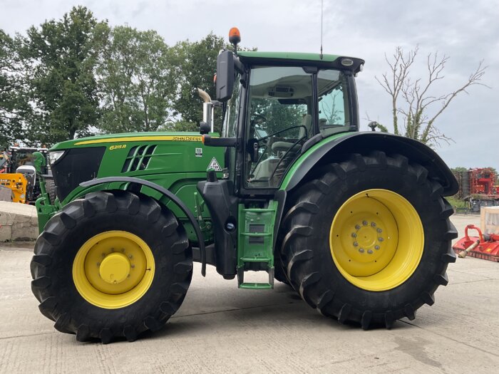 JOHN DEERE 6215R