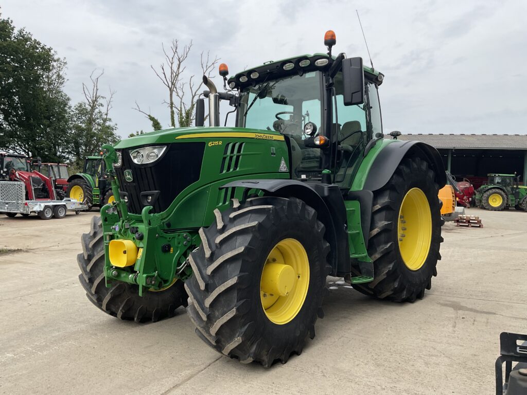 JOHN DEERE 6215R