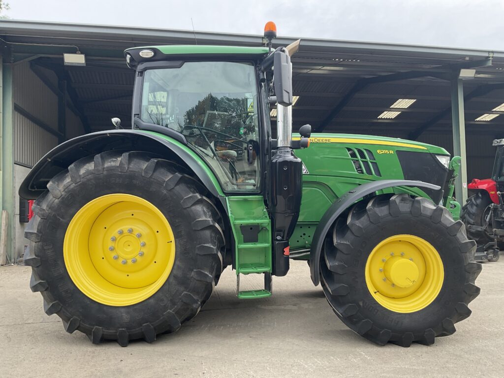 JOHN DEERE 6215R