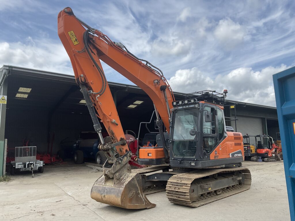 DOOSAN DX140LC