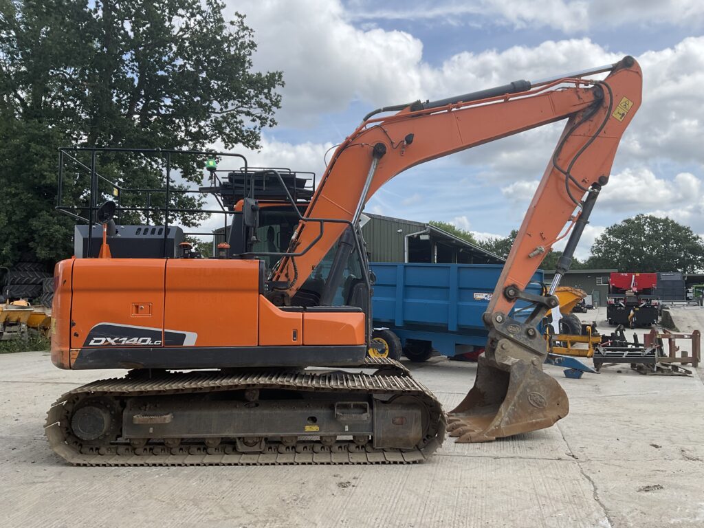 DOOSAN DX140LC