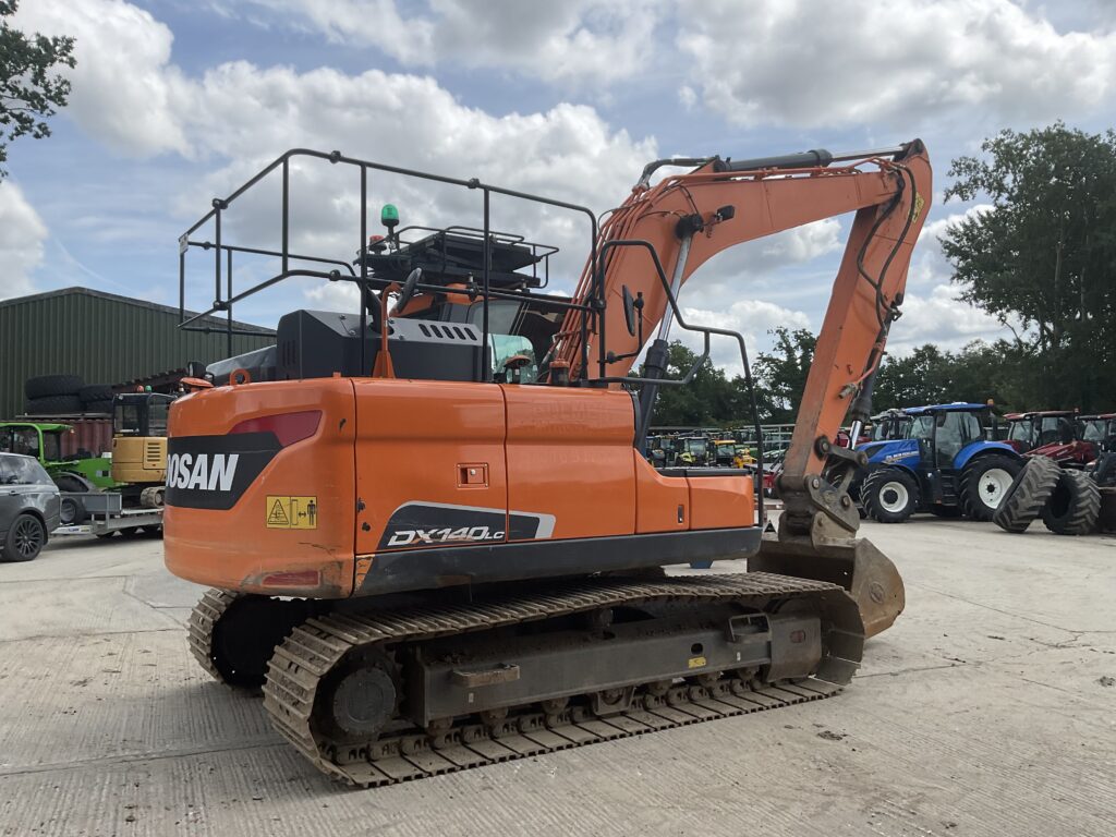 DOOSAN DX140LC