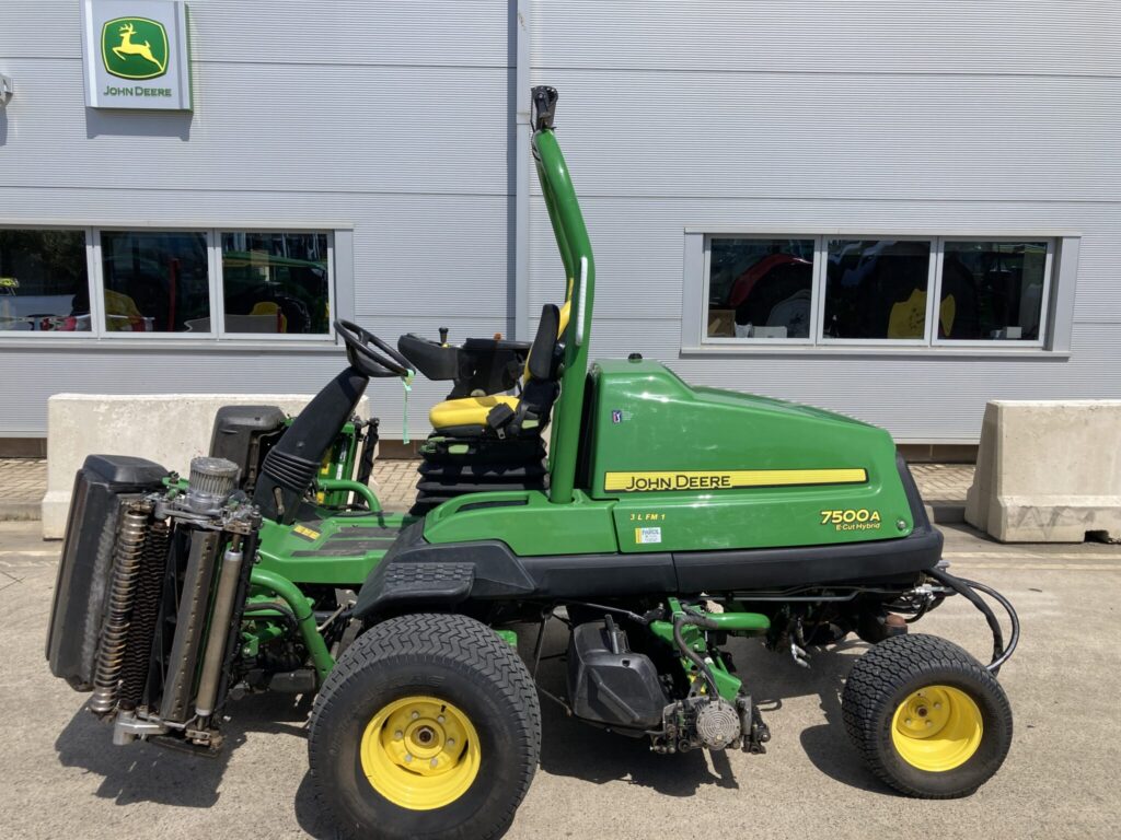 John Deere 7500AE fairway mower