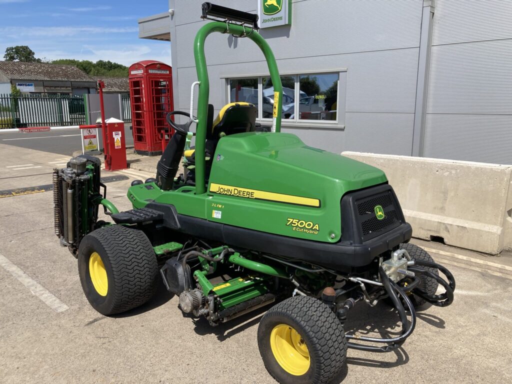 John Deere 7500AE fairway mower