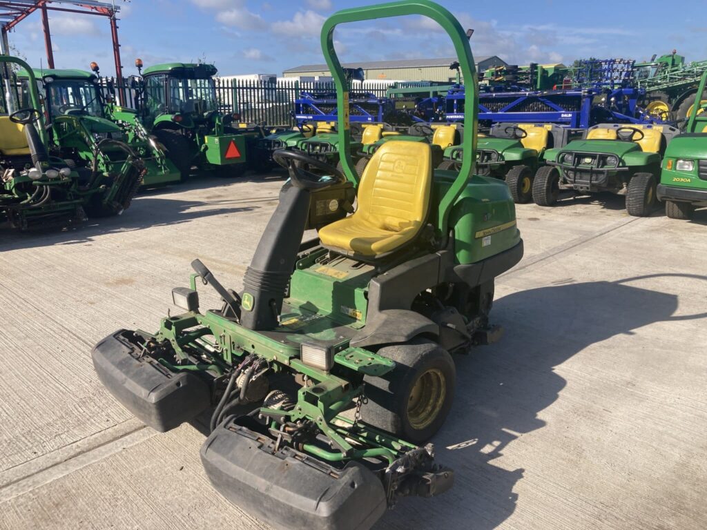 John Deere 2500EH greens triple mower