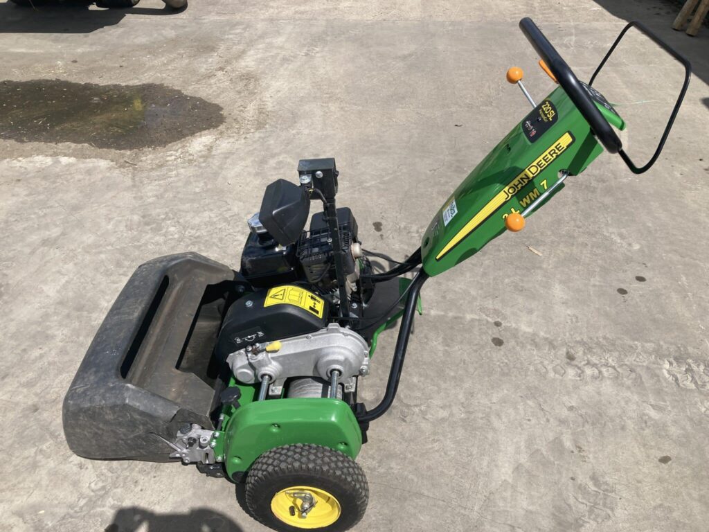 John Deere 220SL walk behind greens mower