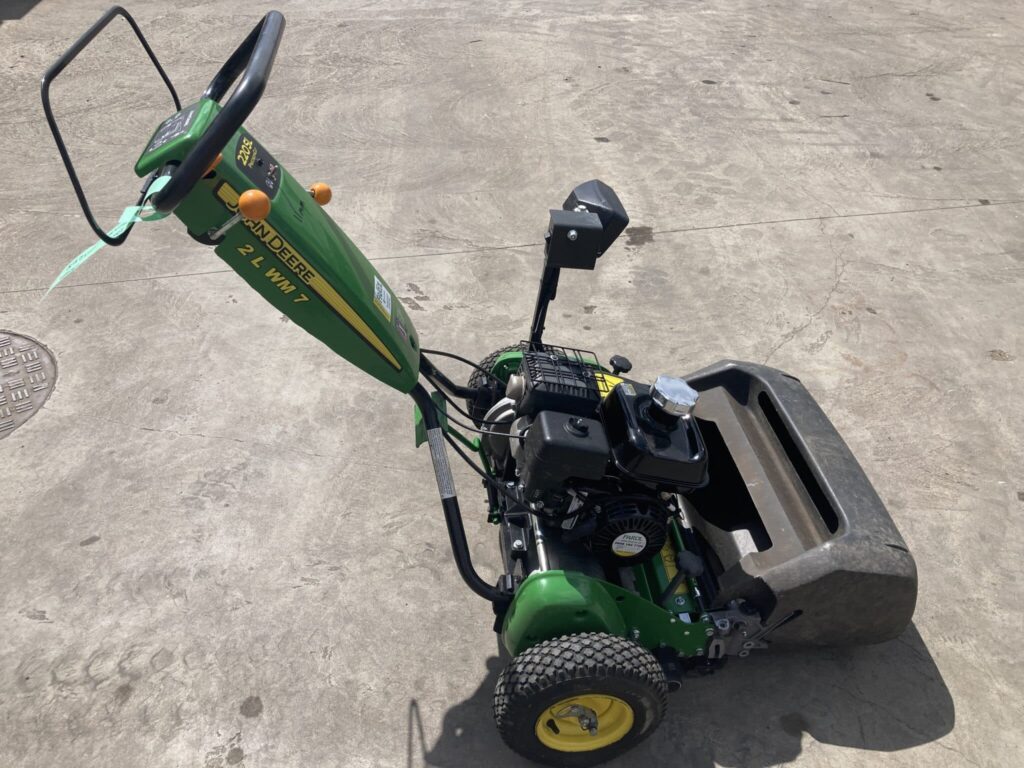 John Deere 220SL walk behind greens mower