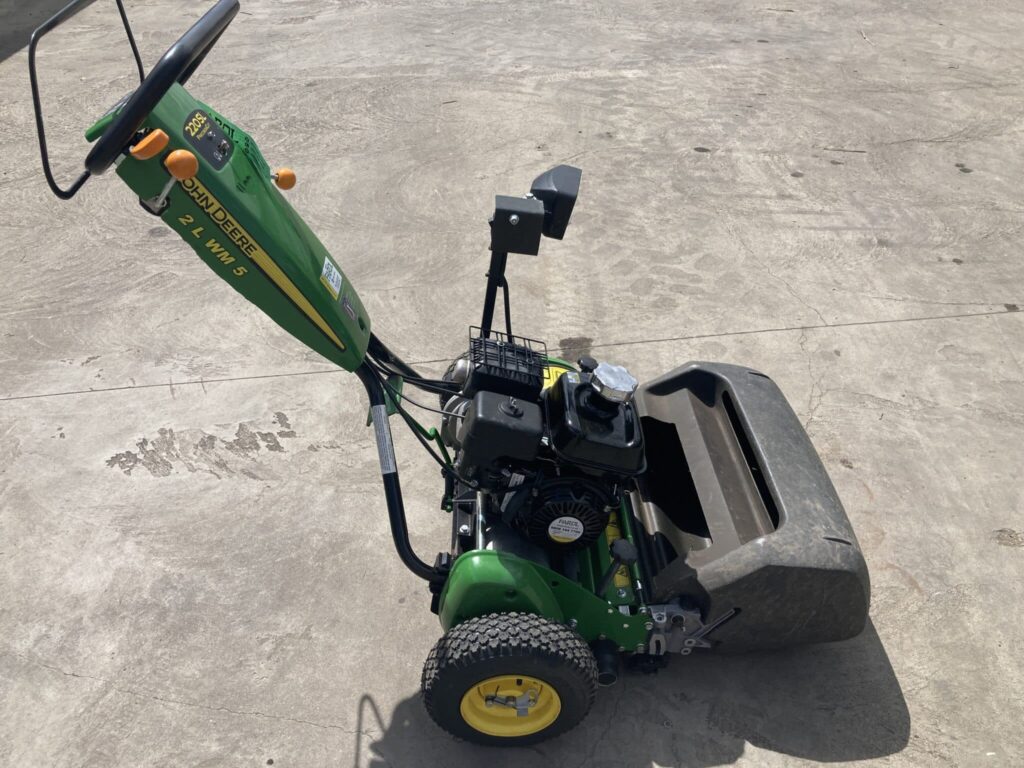 John Deere 220SL walk behind greens mower