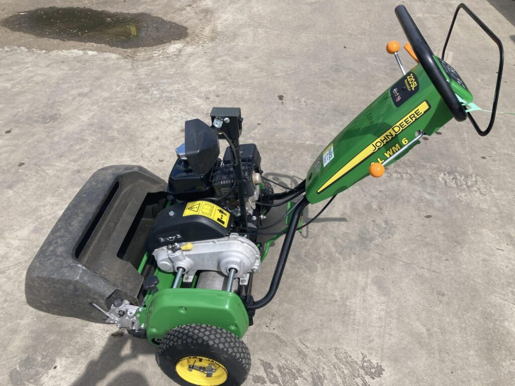 John Deere 220SL walk behind greens mower