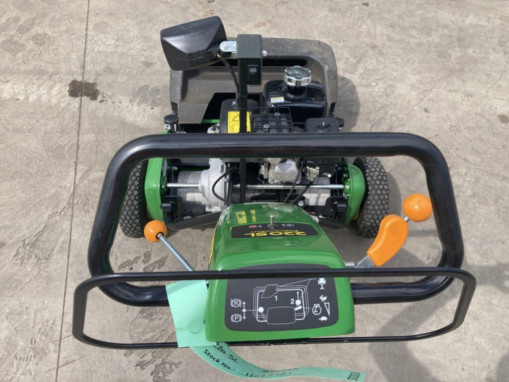 John Deere 220SL walk behind greens mower