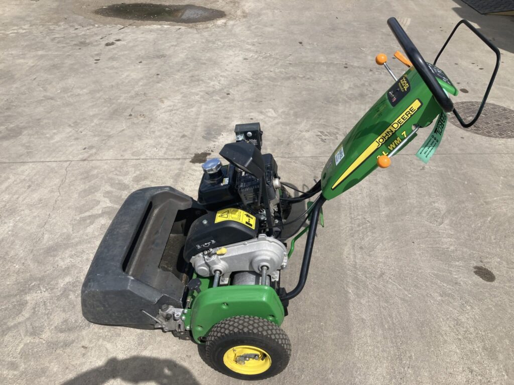 John Deere 220SL walk behind greens mower