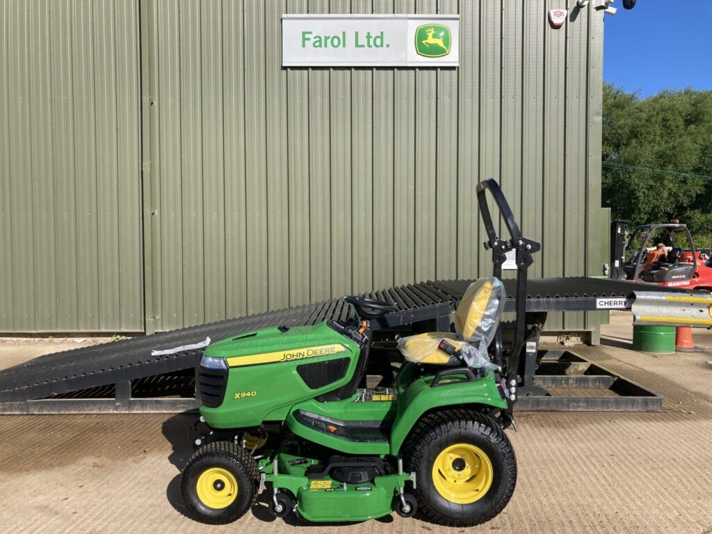 John Deere x940 ride on mower