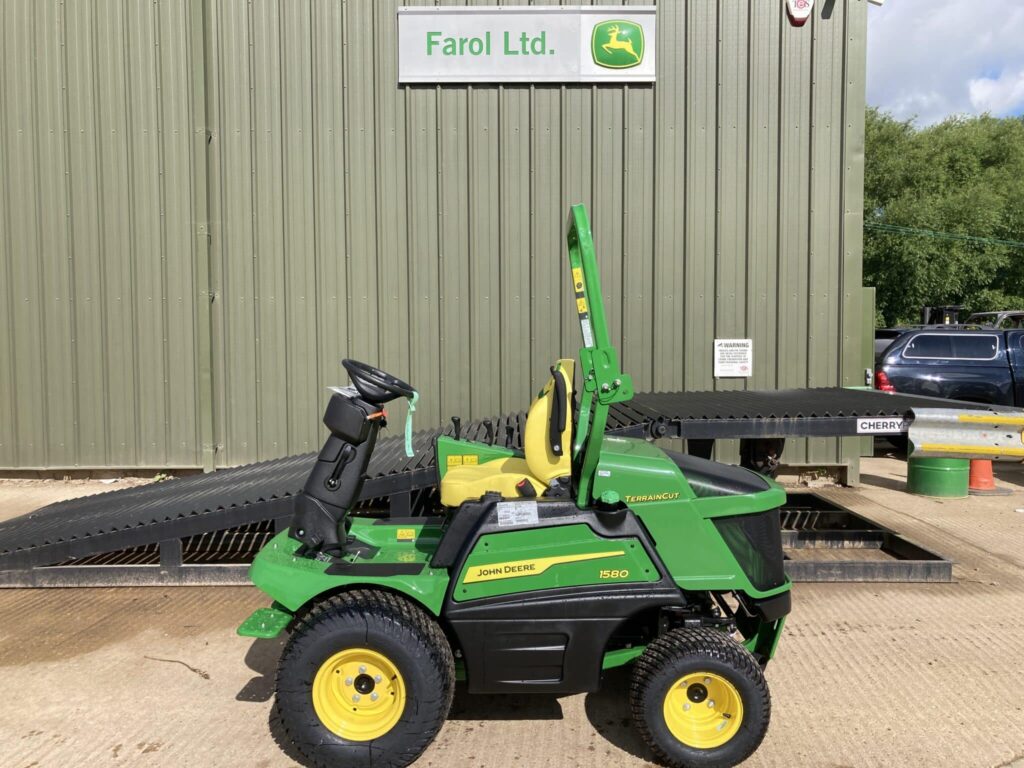 John Deere 1580 out front mower power unit