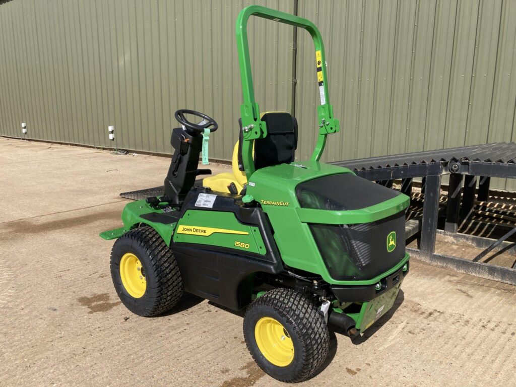 John Deere 1580 out front mower power unit