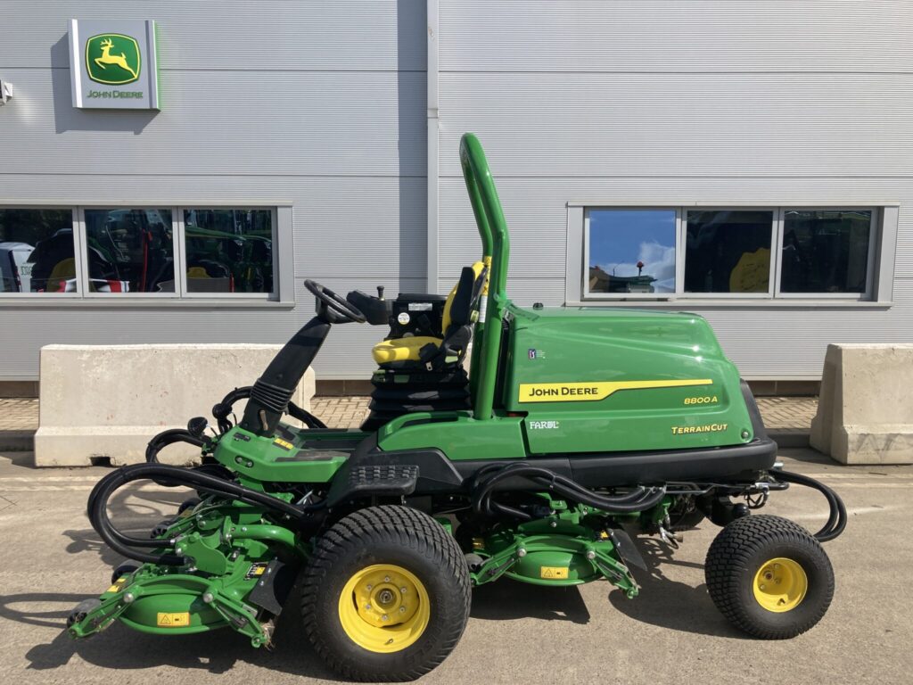 John Deere 8800A 5 pod rotary mower