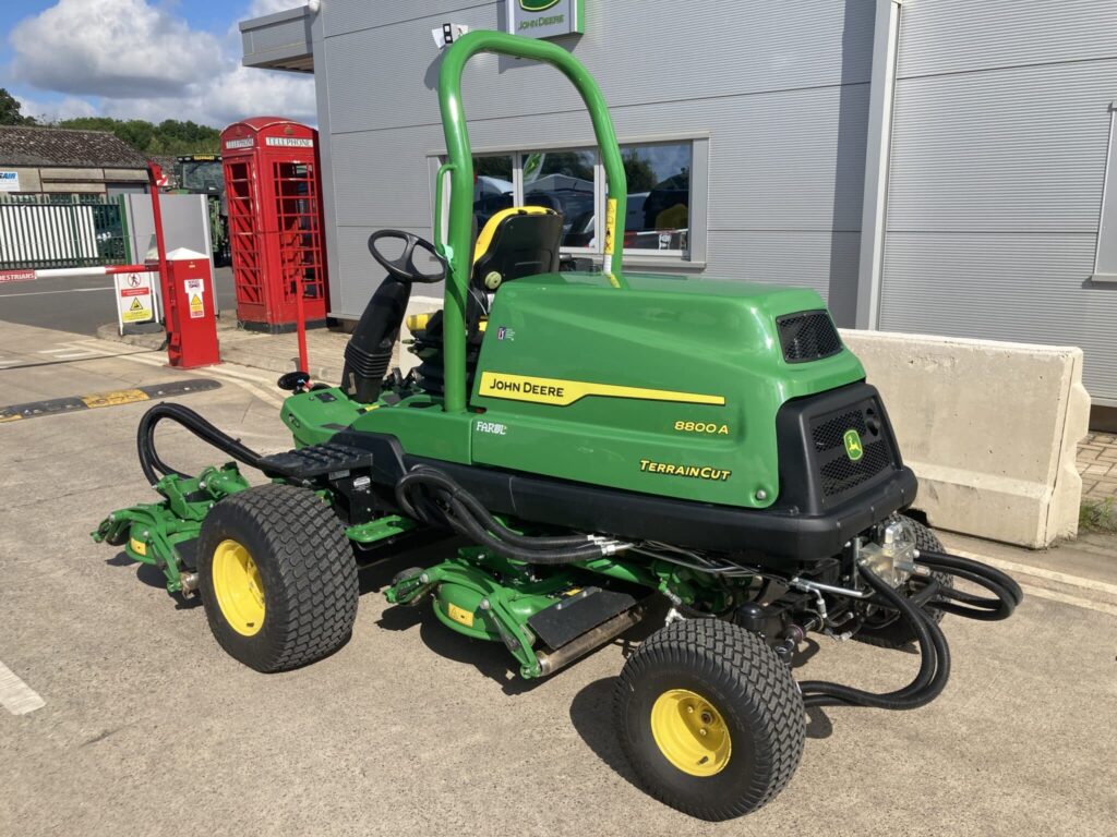 John Deere 8800A 5 pod rotary mower