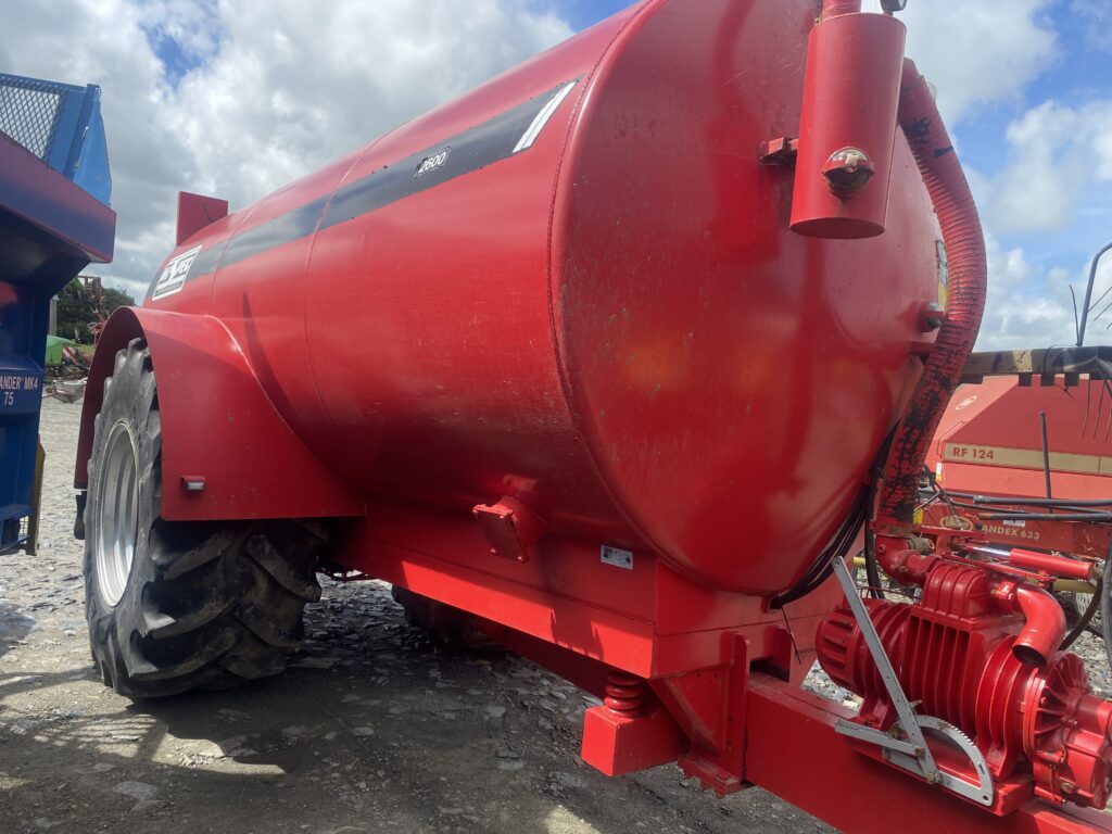 HI SPEC 2600 TANKER