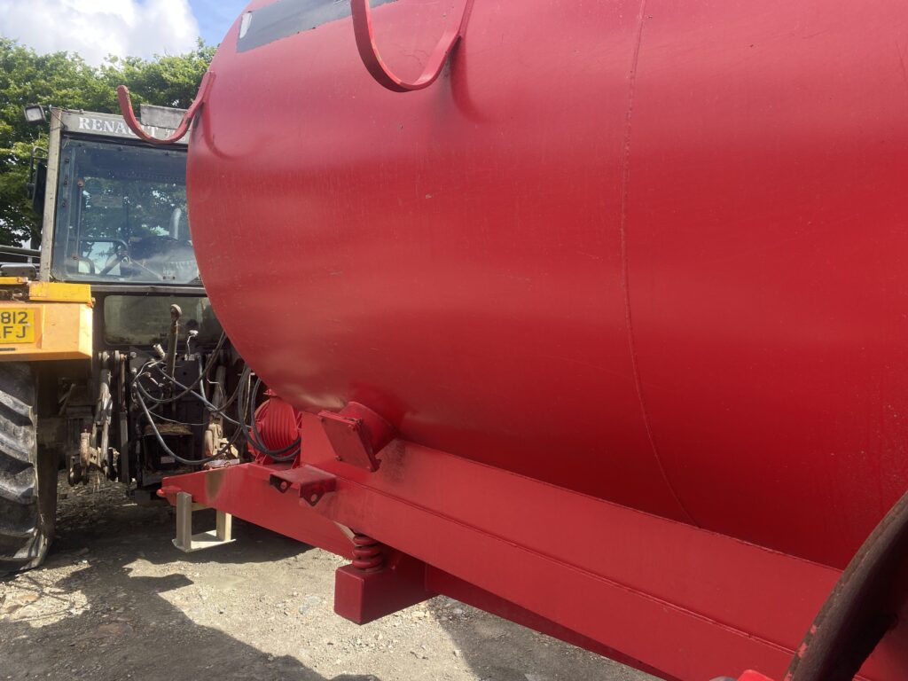 HI SPEC 2600 TANKER