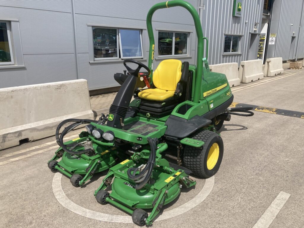 JD 7400A triple rotary mower