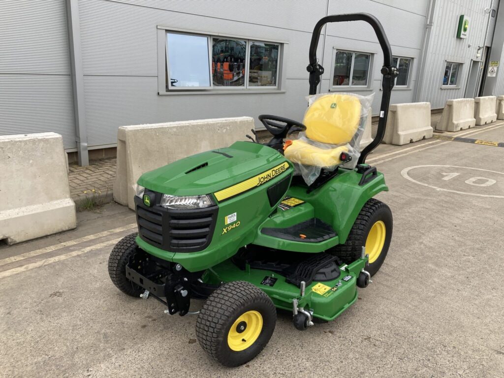 John Deere X940 ride on rotary mower