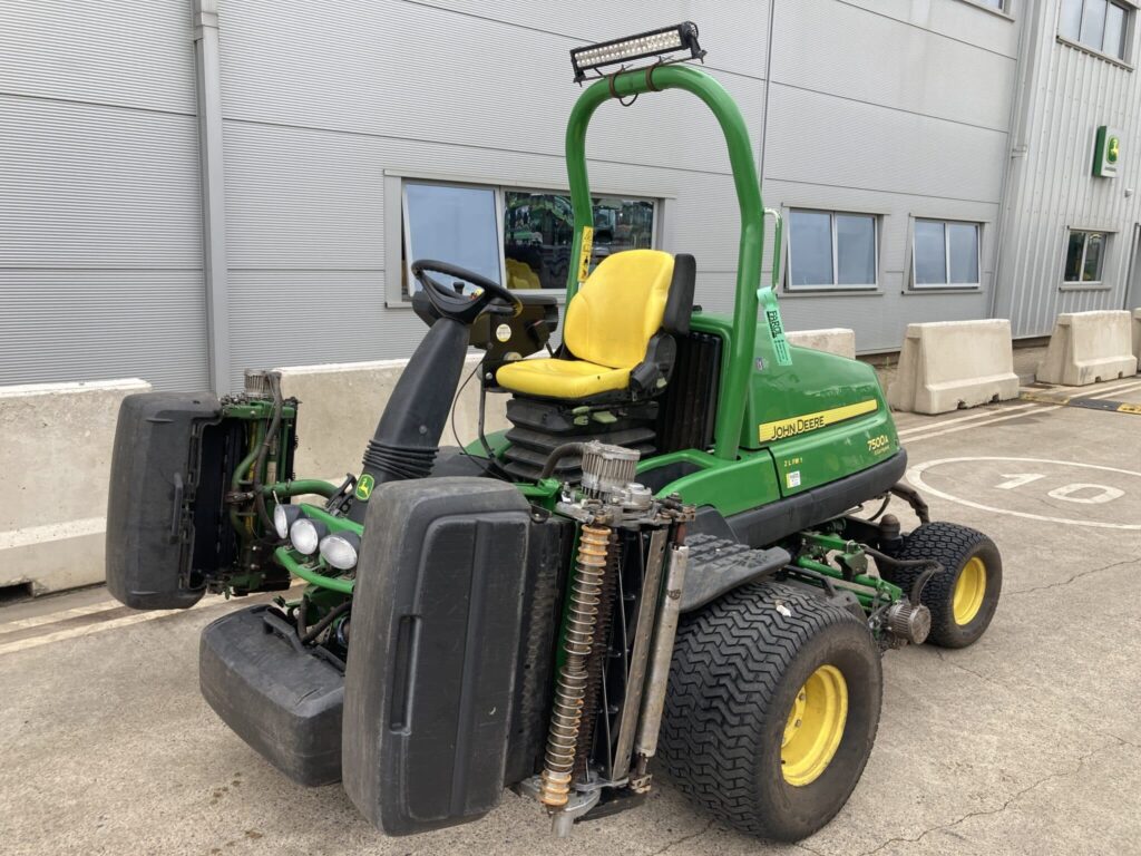 John Deere 7500AE light weight fairway mower