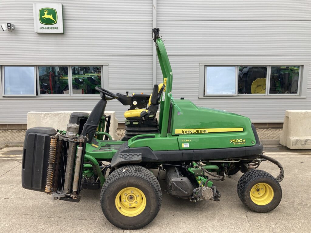 John Deere 7500AE light weight fairway mower