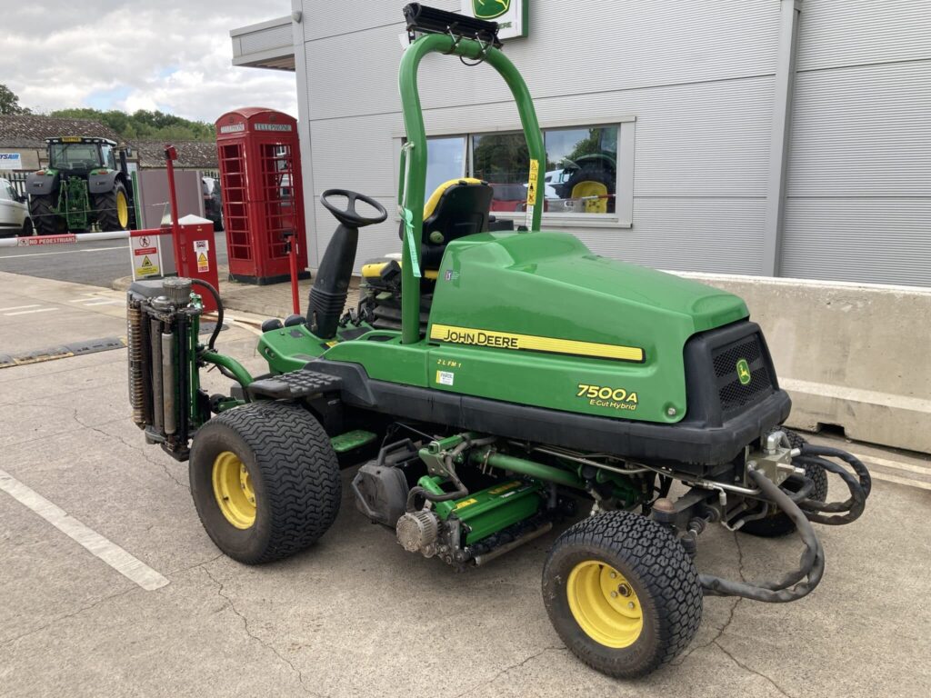 John Deere 7500AE light weight fairway mower