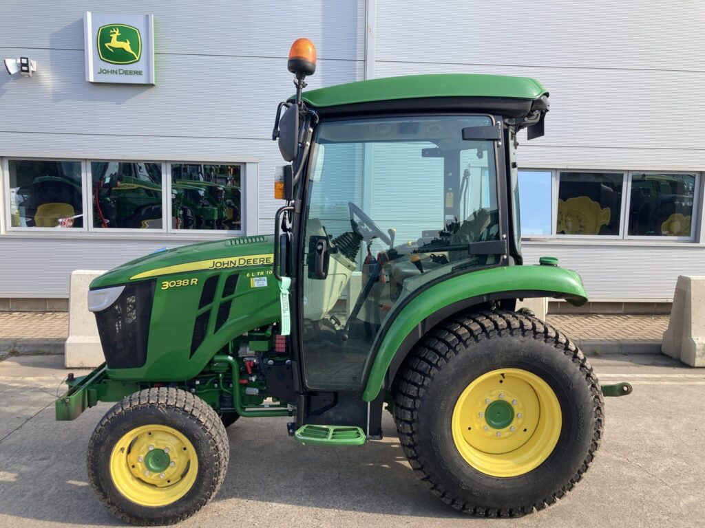 John Deere 3038R compact tractor