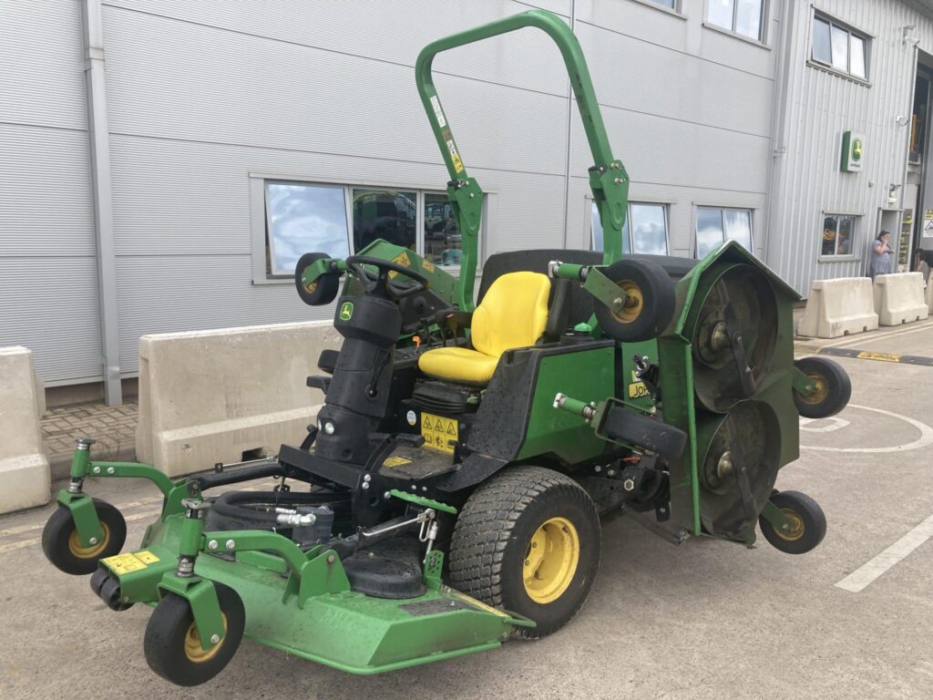 John Deere WAM1600T wide area mower