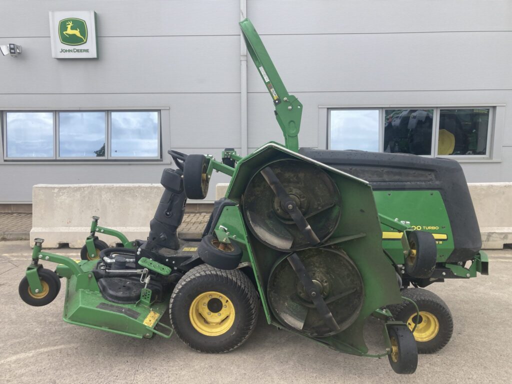 John Deere WAM1600T wide area mower