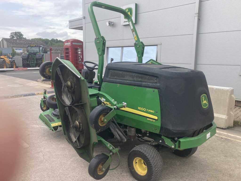 John Deere WAM1600T wide area mower