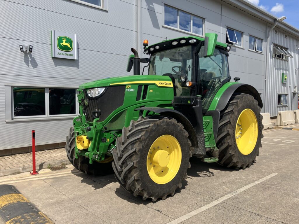 John Deere 6R 215