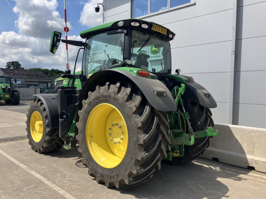 John Deere 6R 215