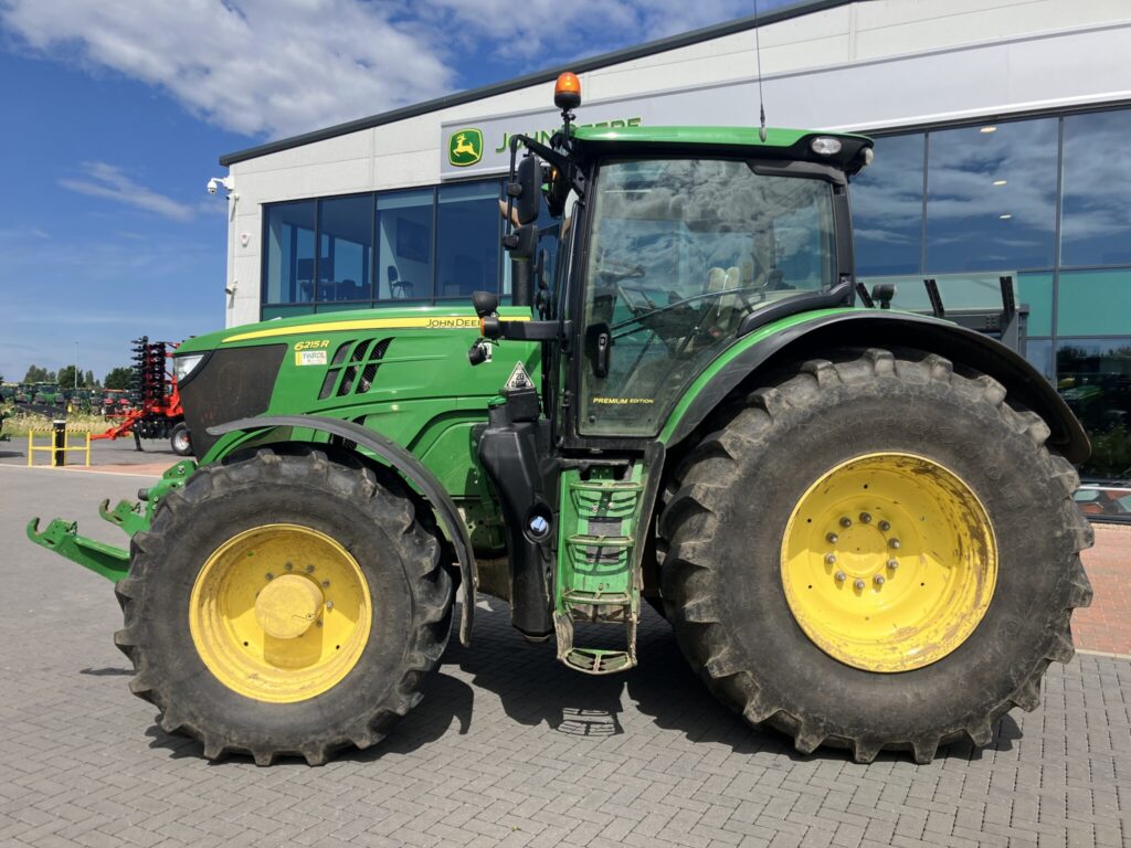 John Deere 6215R