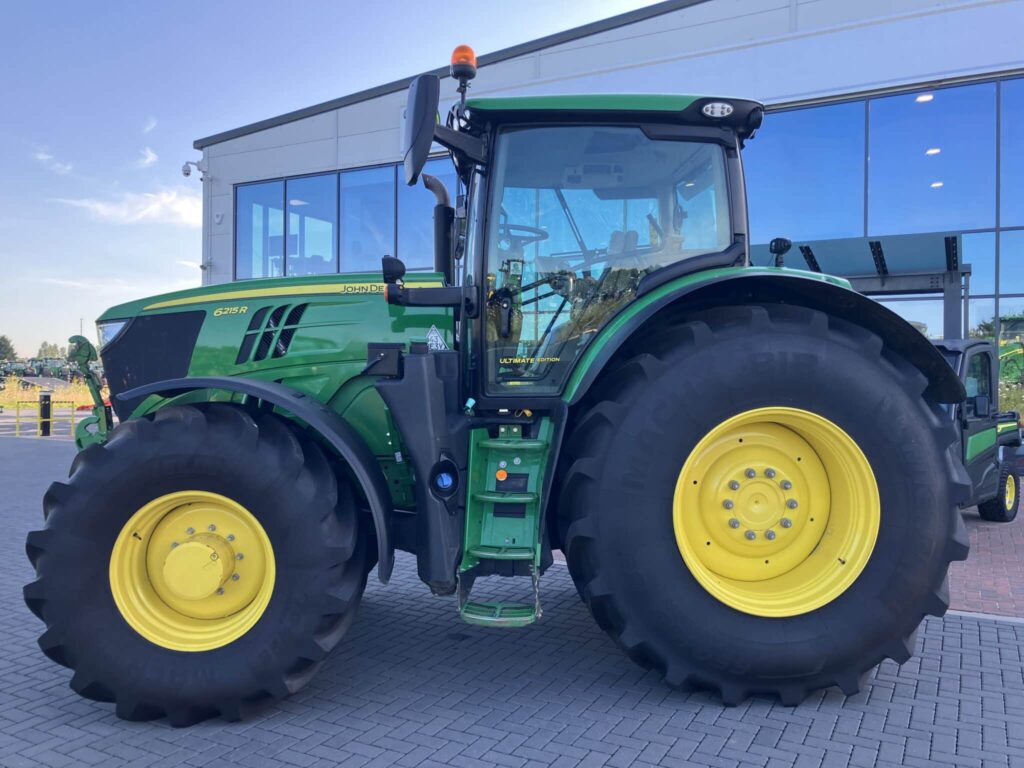 John Deere 6215R