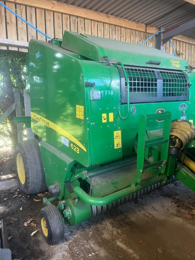 JOHN DEERE 623 MULTI-CROP BALER