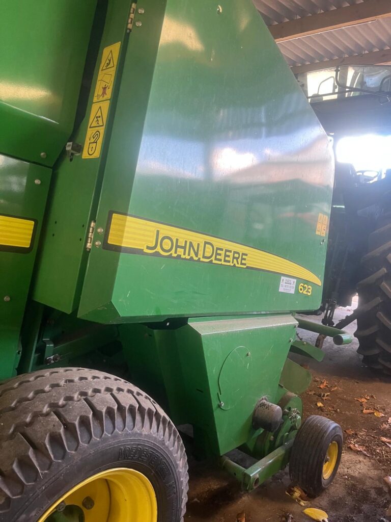 JOHN DEERE 623 MULTI-CROP BALER