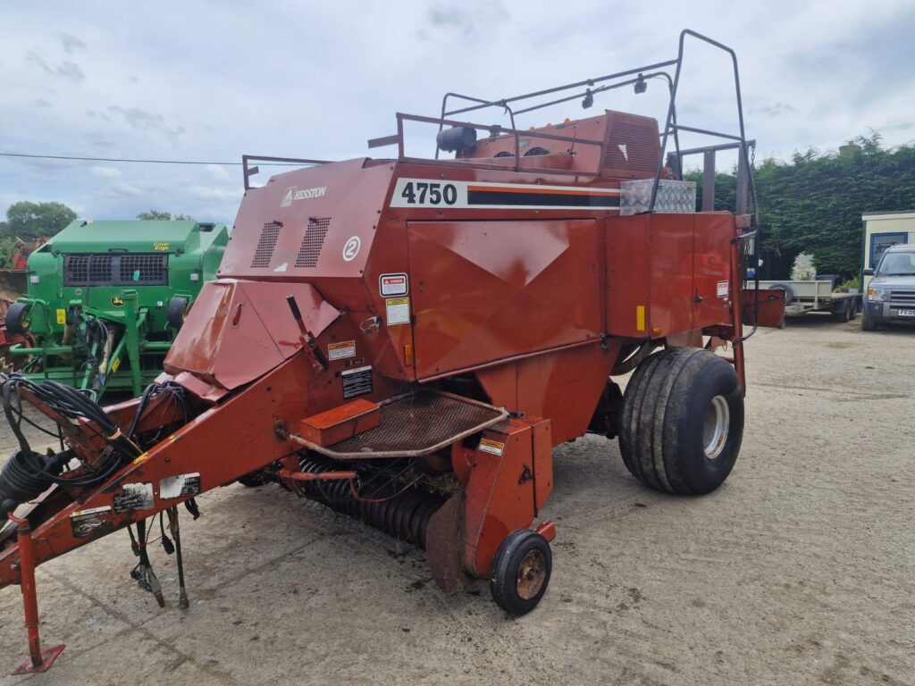 HESSTON 4750 SQUARE BALER