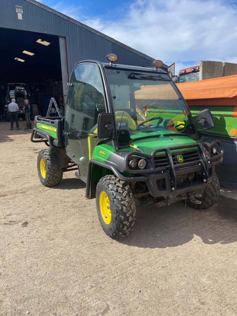 JOHN DEERE 855D GATOR