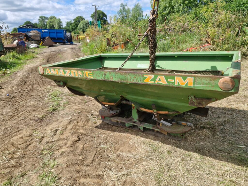 AMAZONE FERT SPREADER