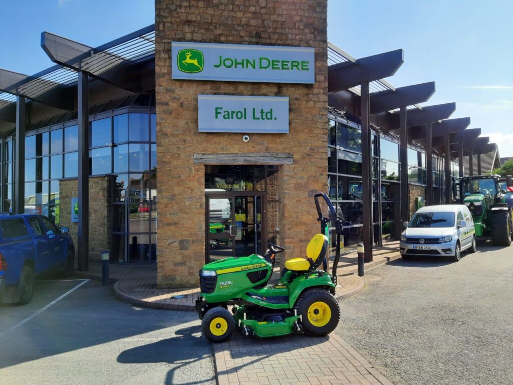 John Deere X940 ride on mower