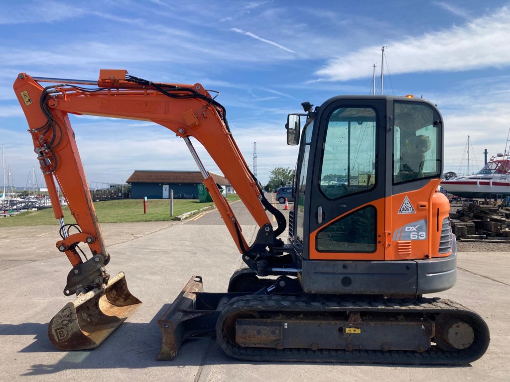 DOOSAN DX 63-3